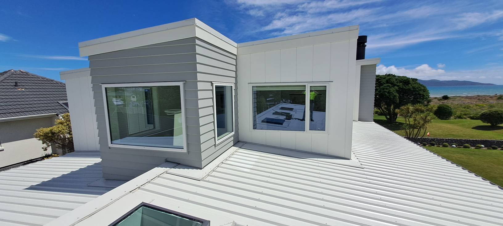 White roof panoramic